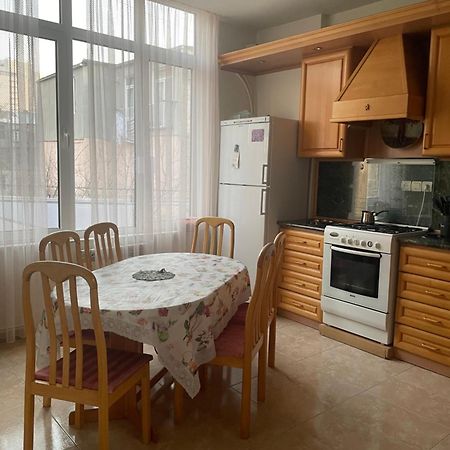 Bright And Modern 4Br Apartment - Center Of Ereván Exterior foto