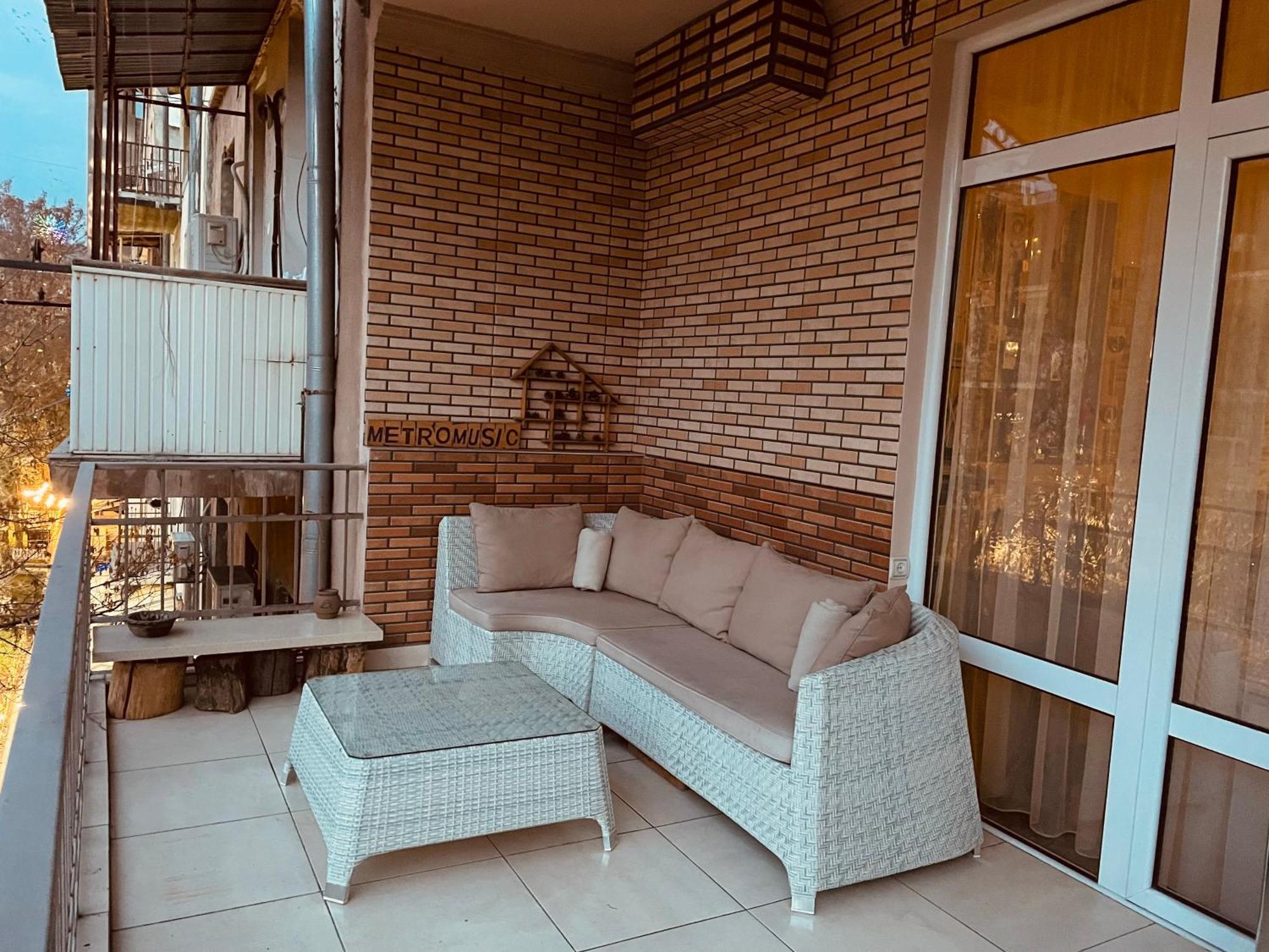 Bright And Modern 4Br Apartment - Center Of Ereván Exterior foto